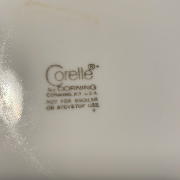 Corelle Gold Butterfly 8 1/2” serving bowl - Picture 3 of 3